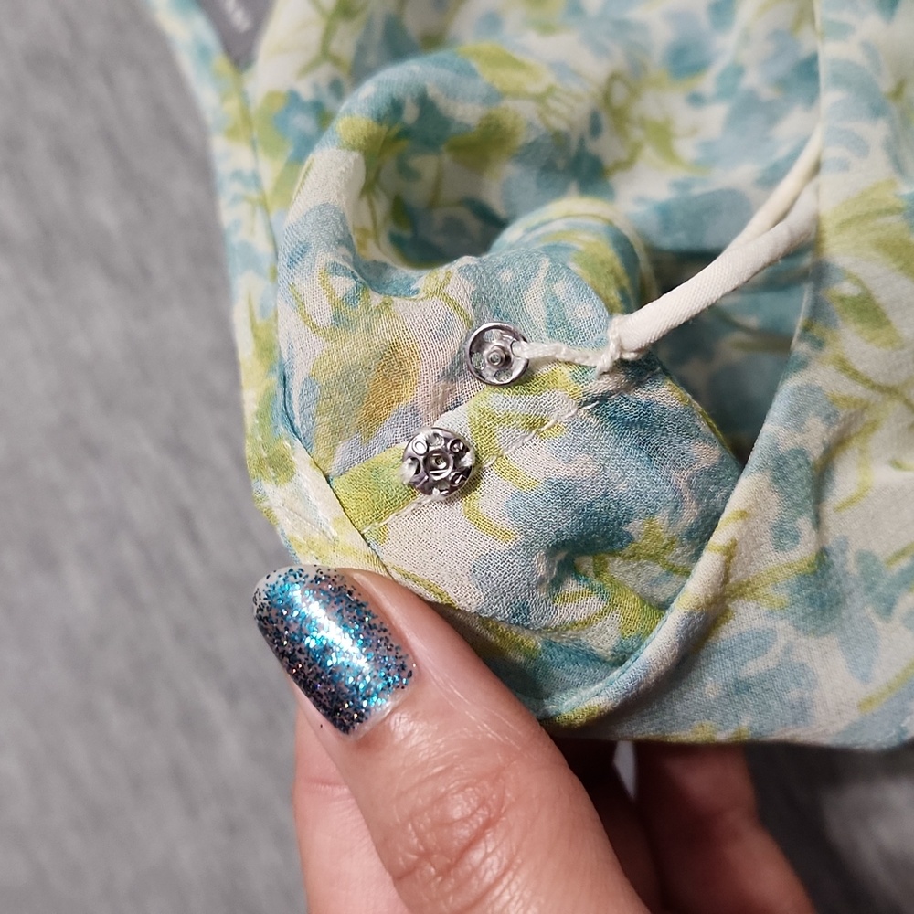 Y2K ANN TAYLOR 100% Silk Sheer Ditsy Floral Ruffled V-Neck Summer Blouse Top - Picture 8 of 15